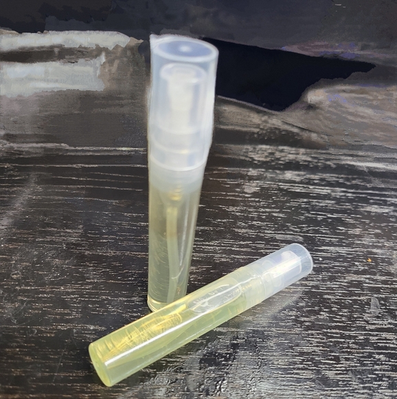 Essential Oil - Picture 3 of 5